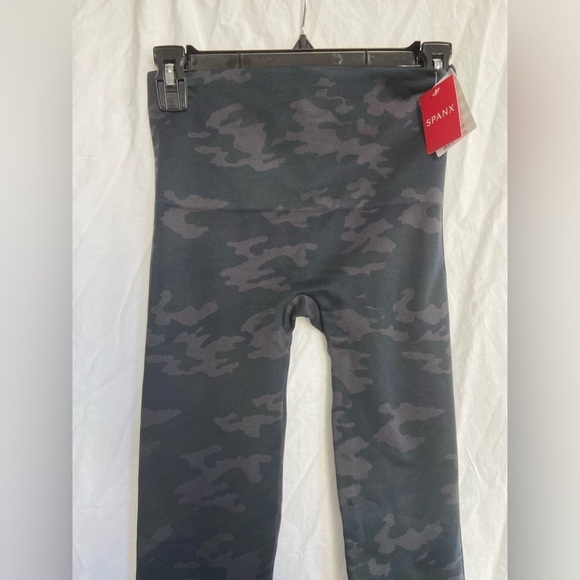Spanx Look at Me Now Camo Seamless Leggings Size Medium NEW - Picture 6 of 13